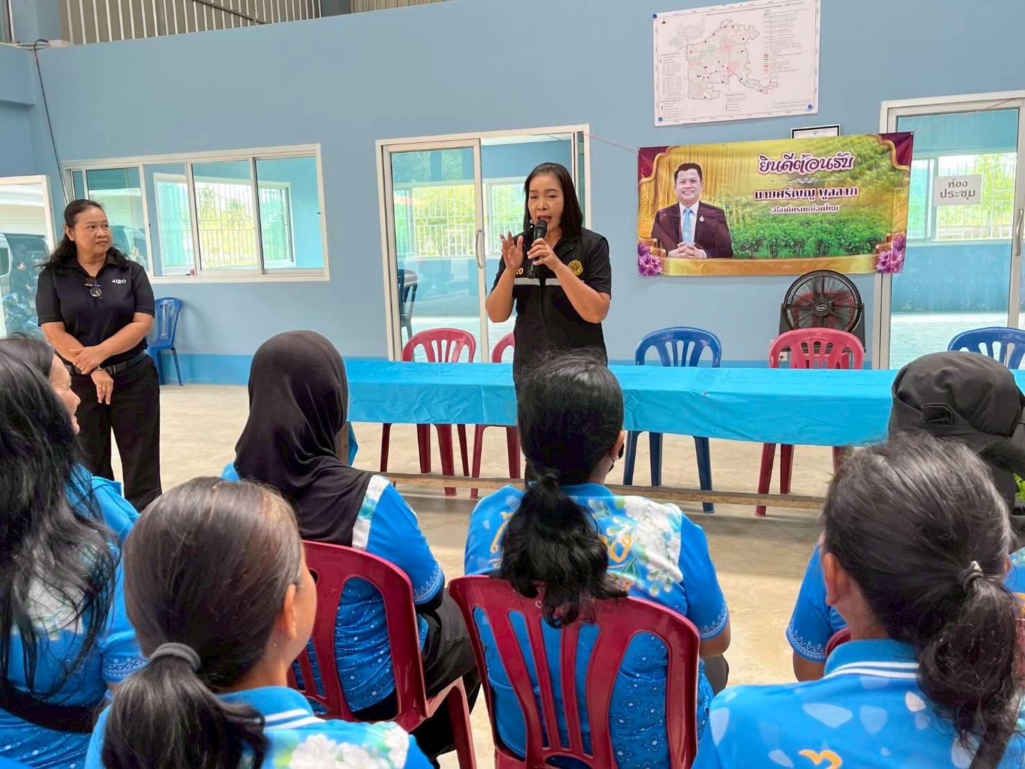 title - ผู้ตรวจราชการ ส.ป.ก. ประชุมติดตามผลการดำเนินงานตามแผนการตรวจราชการ ของ ส.ป.ก. ประจำปีงบประมาณ พ.ศ. 2569 รอบที่ 1 พร้อมลงพื้นที่มอบกิ่งพันธุ์โกโก้คุณภาพดีจำนวน 3,000 ต้น ณ จังหวัดชุมพร